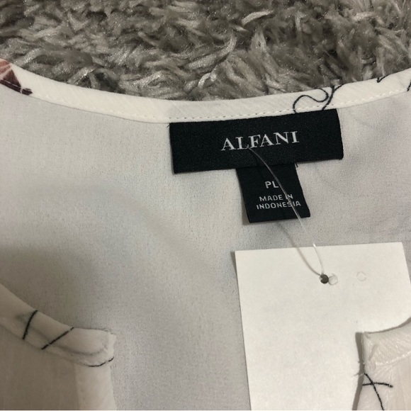 ✨NWT Alfani Asymmetrical Blouse✨ - Picture 9 of 9